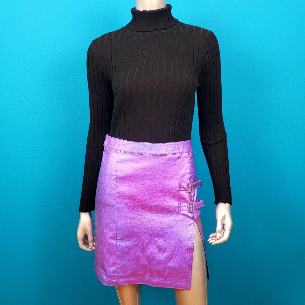 🆕️ 🌠🎵 BOOHOO Mod Iridescent Faux Leather Metallic Mini Skirt // (NWT)